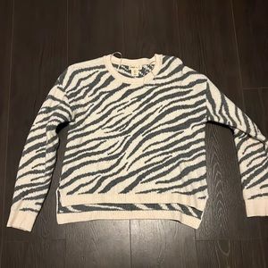 🦓 Yes Lola size small cream and grey zebra print sweater
